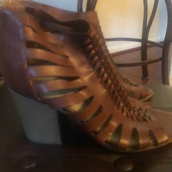 Ladies shoe - Picture 3 of 4